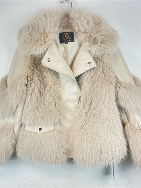 Cream Faux Fur-Trim Leather Moto Jacket by Fanpuguizhen Collection